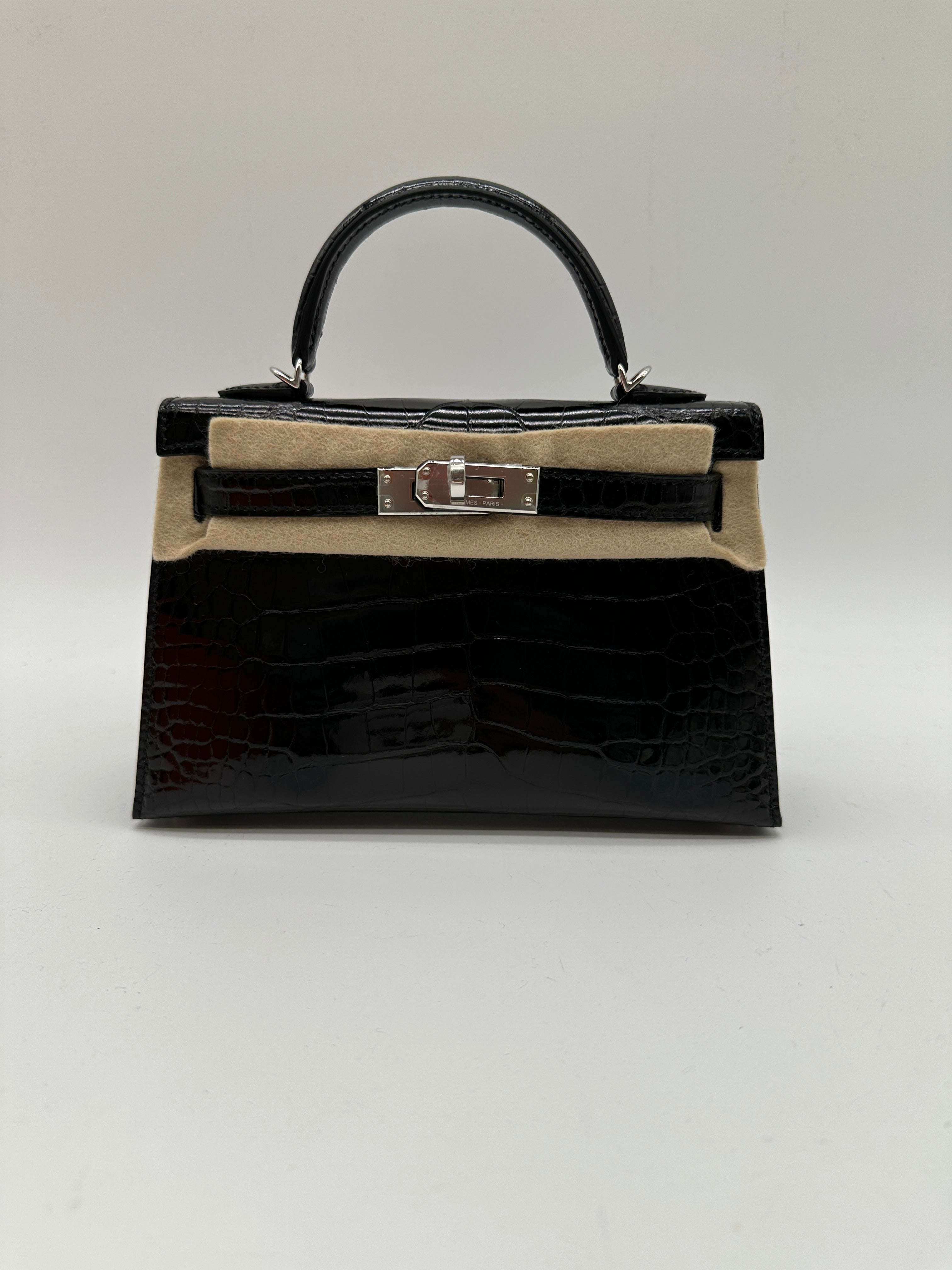 Hermès Kelly 20 Black Shiny Alligator PHW