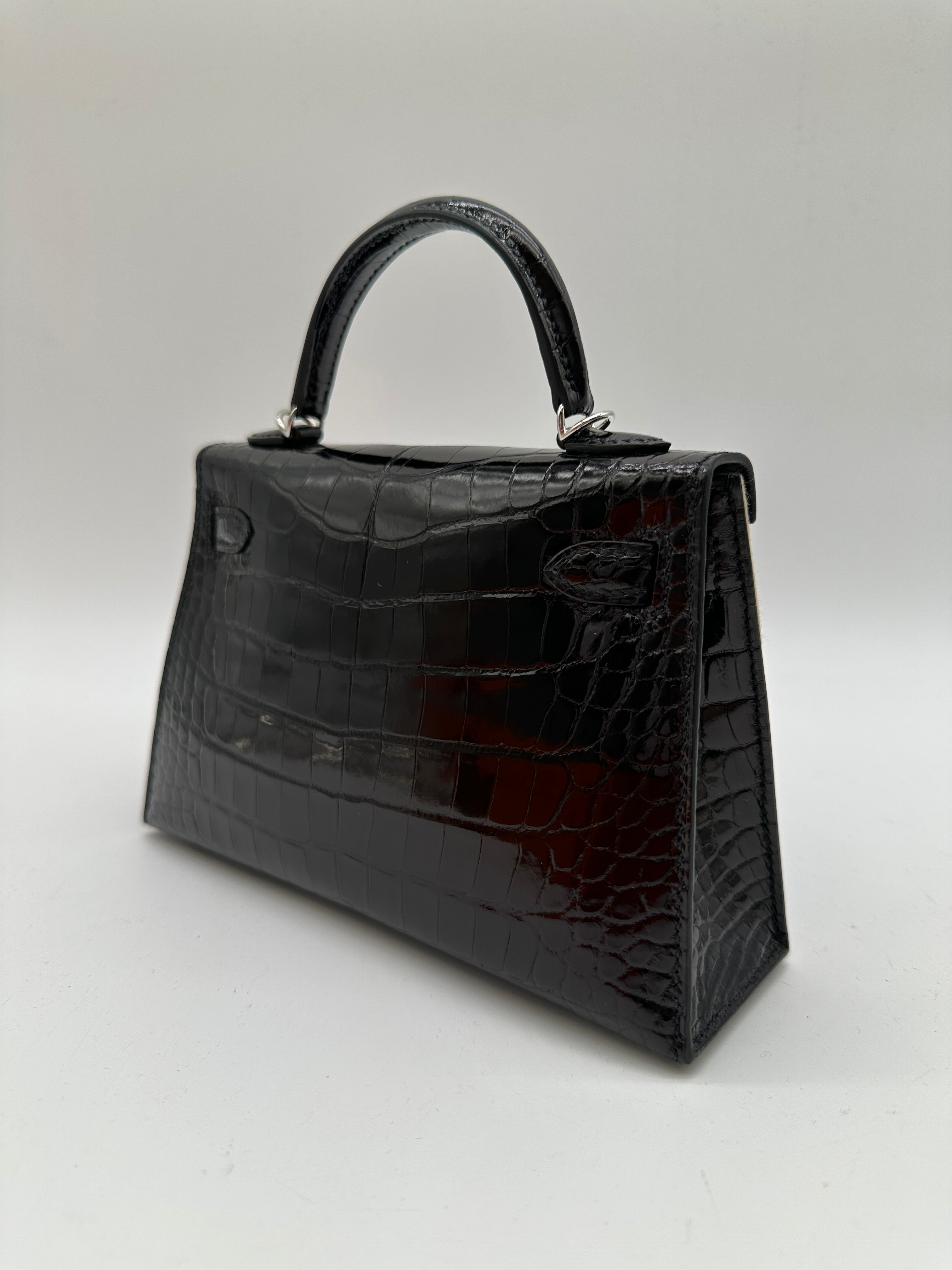 Hermès Kelly 20 Black Shiny Alligator PHW