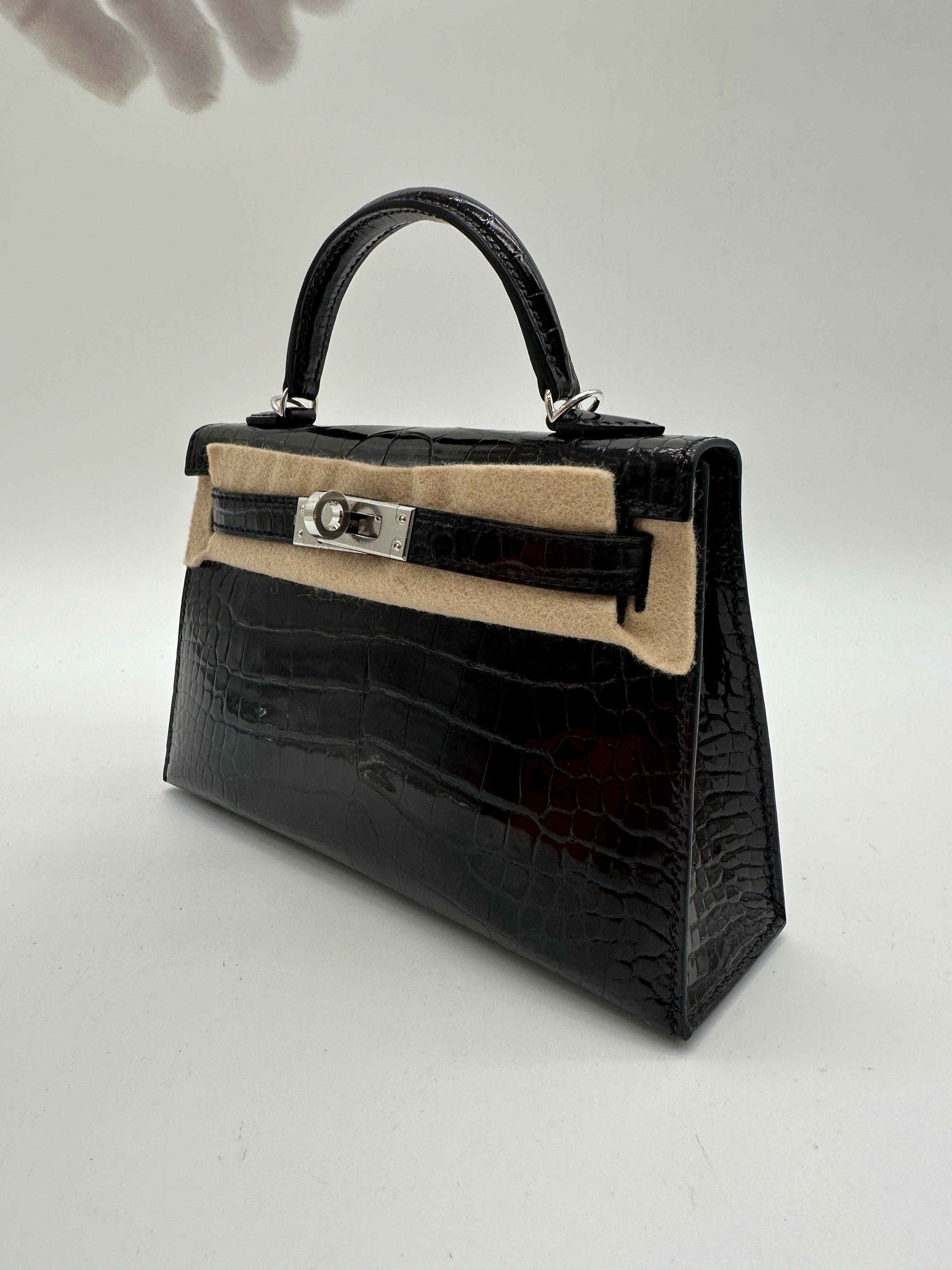 Hermès Kelly 20 Black Shiny Alligator PHW
