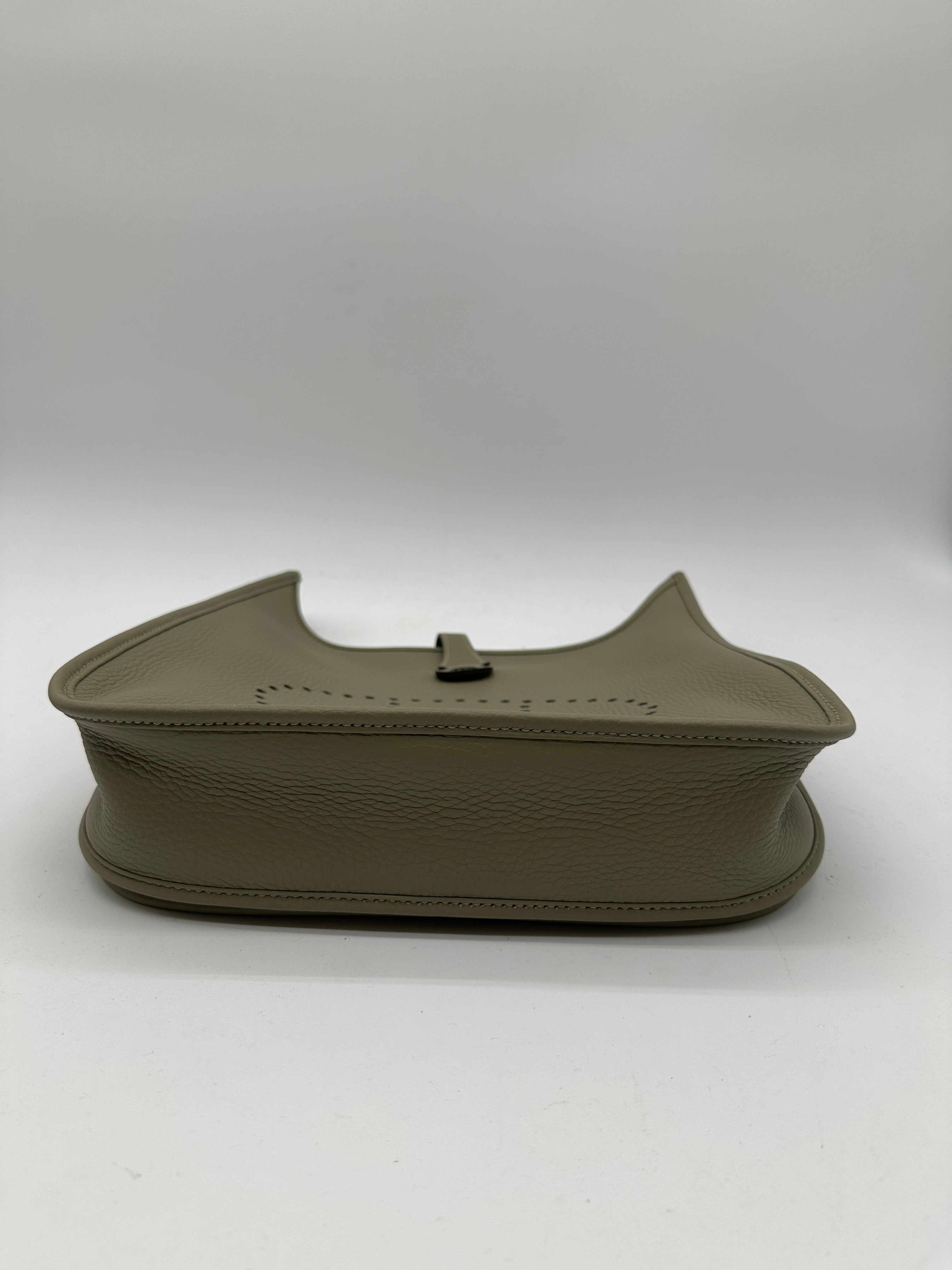 Hermès Vintage Kelly Pochette Rouge Casaque Doblis PHW