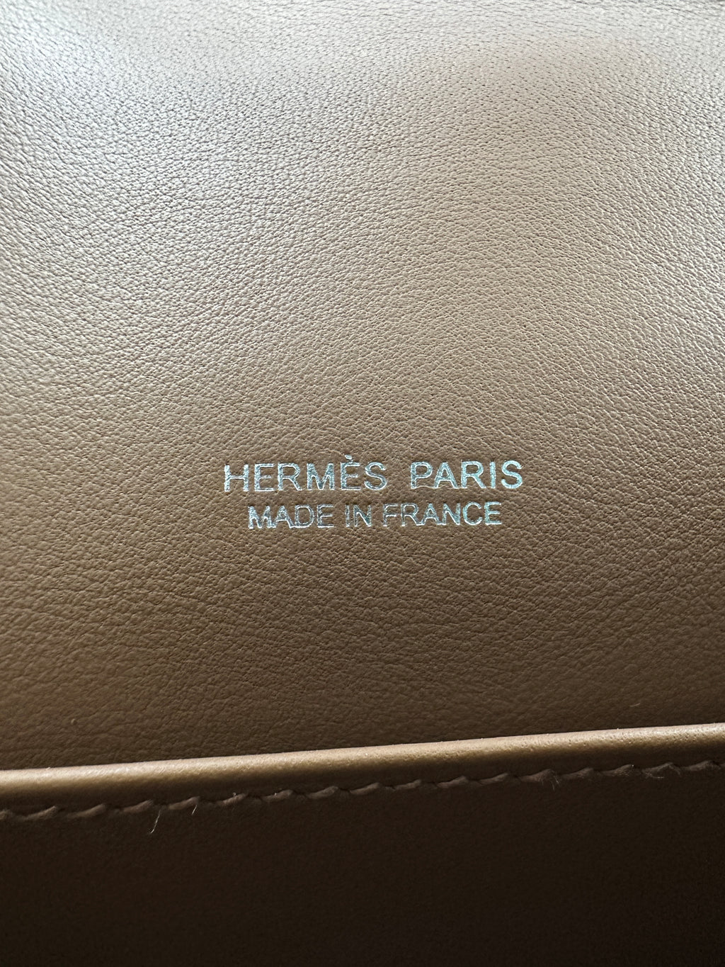 Hermès Kelly 20 Grizzly Swift Chamois / Ecru