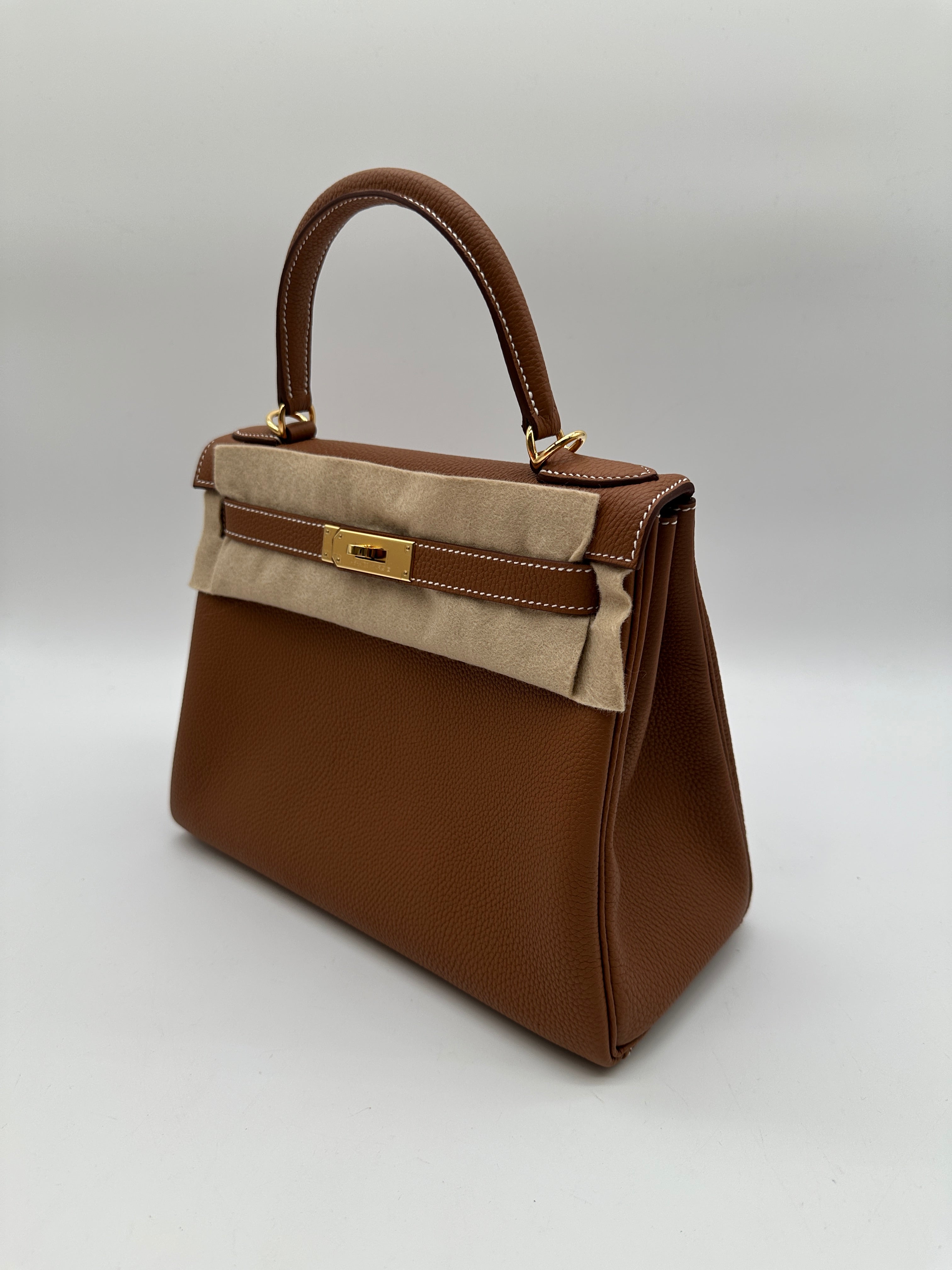 Hermès Kelly 28 Gold Togo GHW